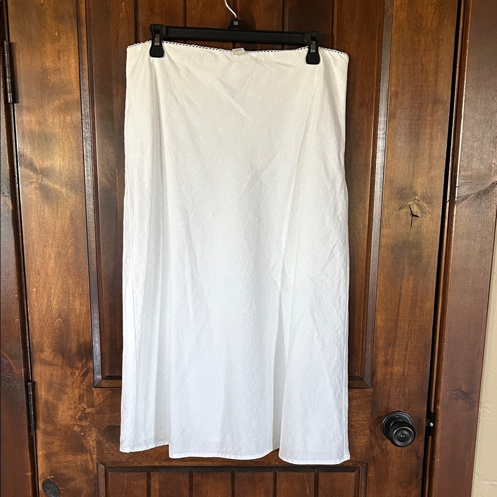 Elegant White Women's Skirt